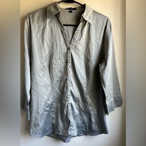 EUC Gray Button-Up 3/4 Sleeve Shirt